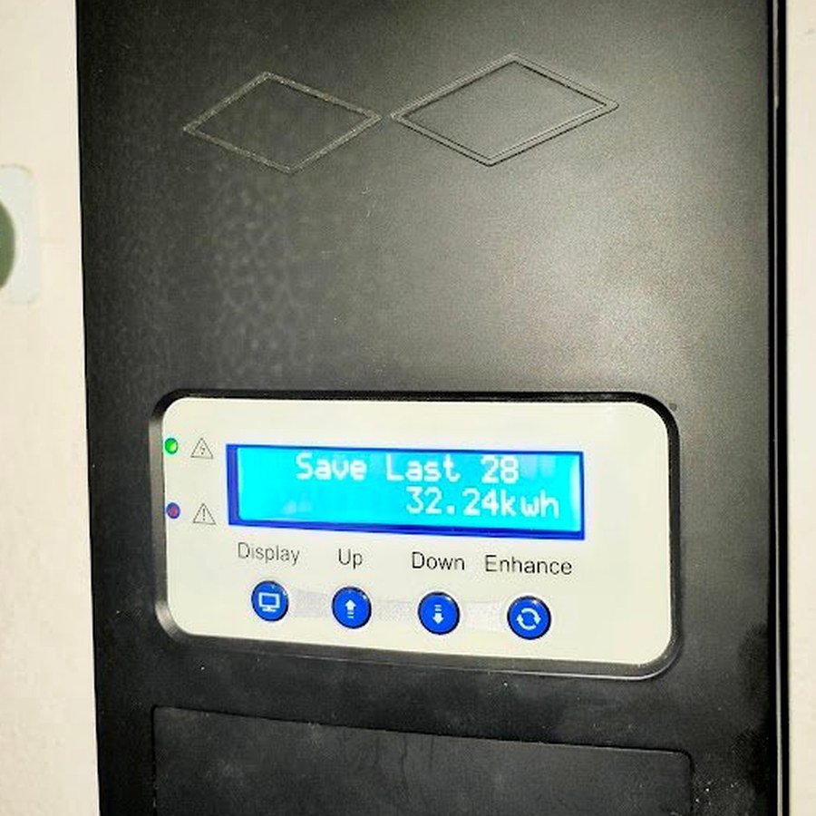 Routeur Solaire Chauffe-Eau SmartSun — votre surplus en eau chaude dès 50 W 4 Routeur solaire SmartSun — afficheur : Save Last 28 · 32.24 kwh